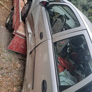 Opel meriva 2004 godina komplet ili u Djelovima Dizel