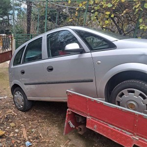 Opel meriva 2004 godina komplet ili u Djelovima Dizel
