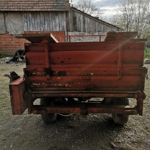 Prikolica za stajski gnoj