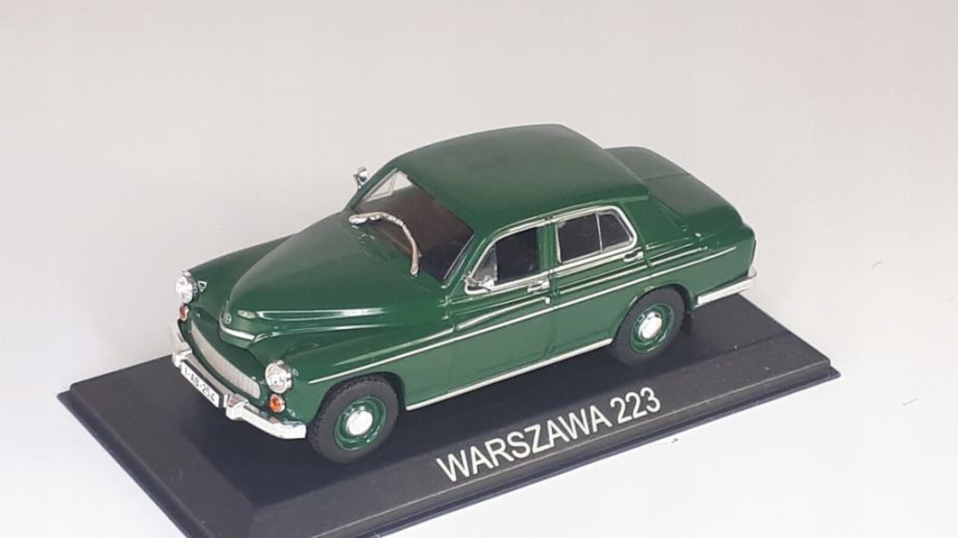 Model maketa automobil WARSZAWA 223 1/43 1:43