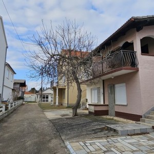 ZADAR, PETRČANE - Prostrana obiteljska kuća za adaptaciju