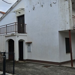 ZADAR, PETRČANE - Prostrana obiteljska kuća za adaptaciju