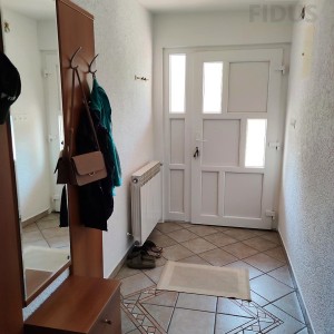 Obiteljska kuća s velikom okućnicom - Sarvaš