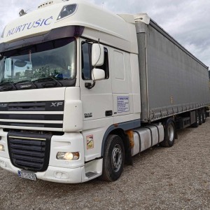 Kamion DAF i poluprikolica SCHMITZ CARGOBULL