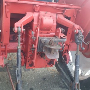 Traktor renault 551-4 sa utovarivacem