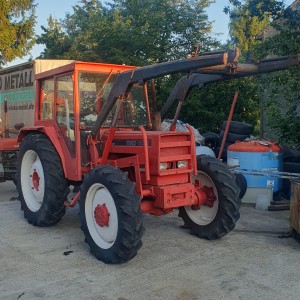 Traktor renault 551-4 sa utovarivacem