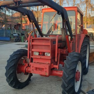 Traktor renault 551-4 sa utovarivacem