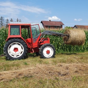Traktor renault 551-4 sa utovarivacem
