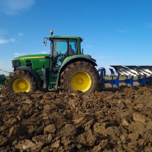 John Deere 7430
