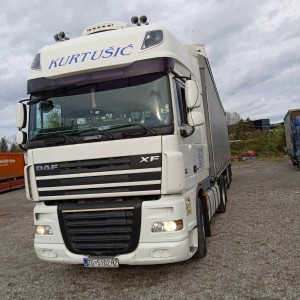 Kamion DAF i poluprikolica SCHMITZ CARGOBULL
