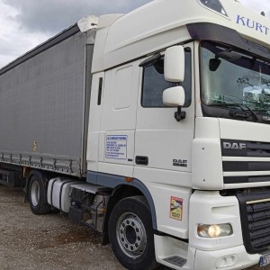 Kamion DAF i poluprikolica SCHMITZ CARGOBULL