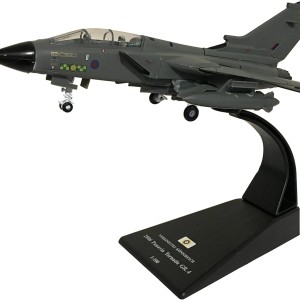 Metalni gotovi model maketa avion Panavia Tornado Diecast 1/100 1:100