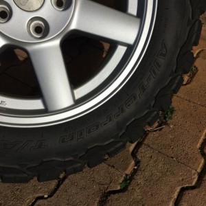JEEP CHEROKEE FELGE I GUME
