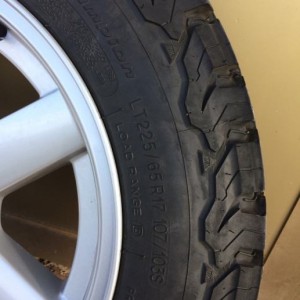 JEEP CHEROKEE FELGE I GUME