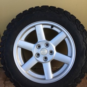 JEEP CHEROKEE FELGE I GUME