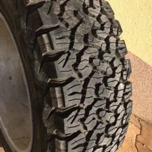 JEEP CHEROKEE FELGE I GUME