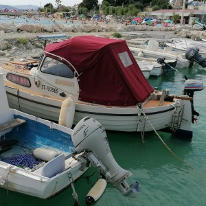 Prodajem brod zvati na broj +385951998843