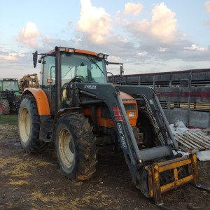 TRAKTOR RENAULT ARES 550 rz