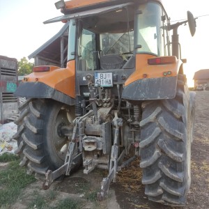 TRAKTOR RENAULT ARES 550 rz