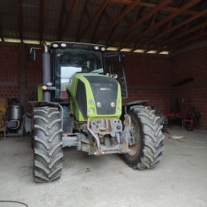 Prodajem traktor Claas axion 820