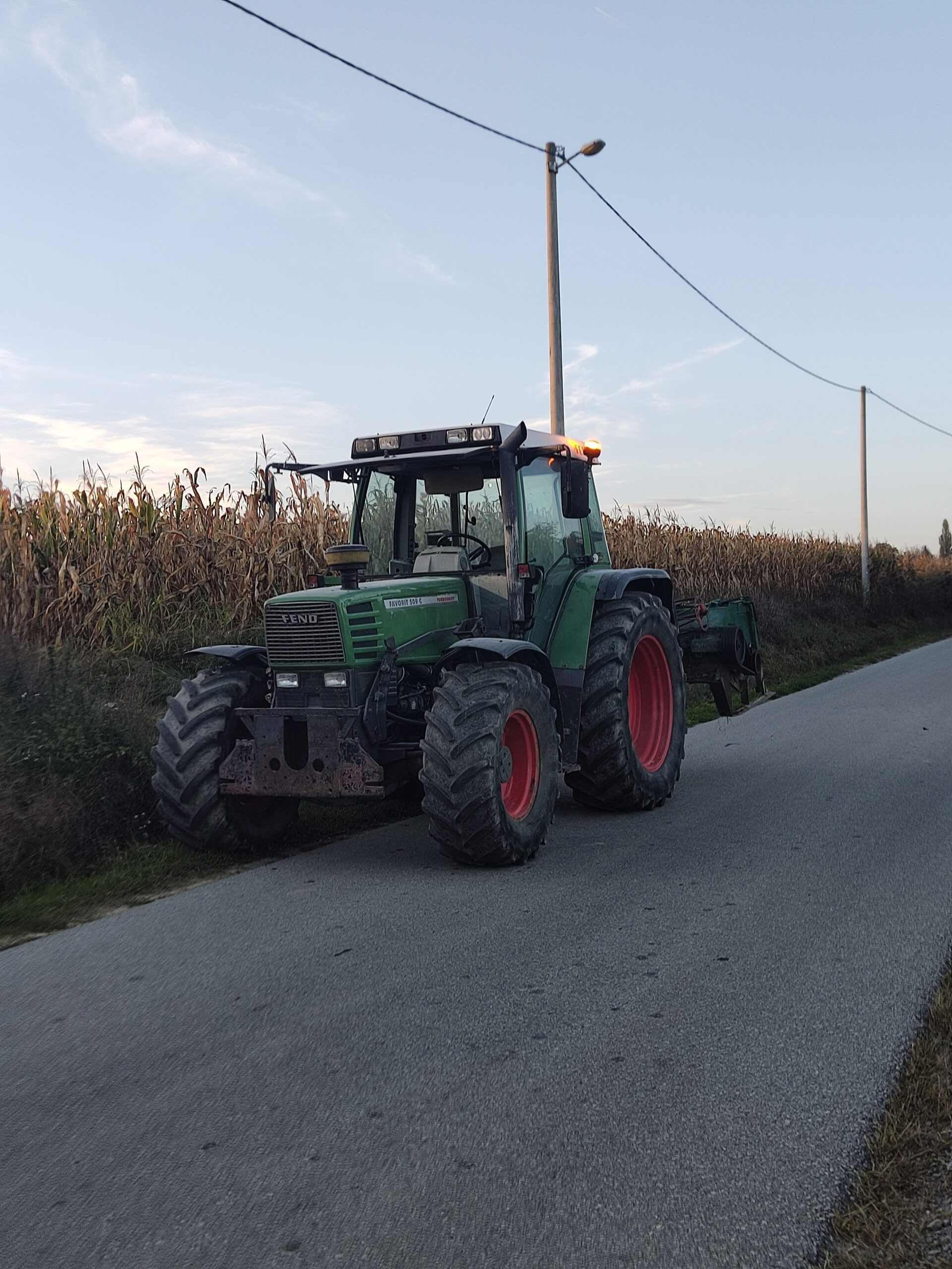Traktor Fendt 509 c sa prednjim utovarivaćom