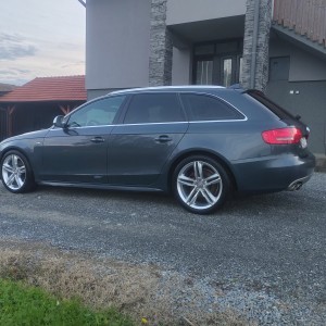Audi A4 B8 2.0TDI S line