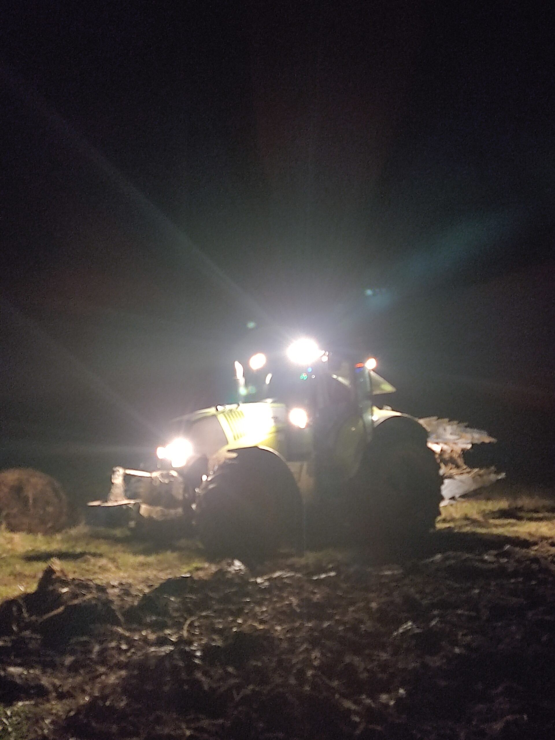 Prodajem traktor Claas axion 820