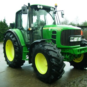 John Deere 6330