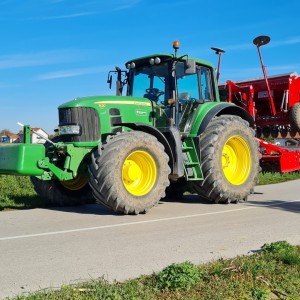 John Deere 7430