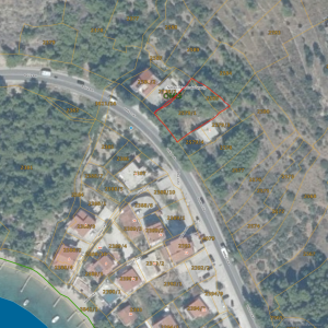 900 m2 zemljiste kraj Omiša - neometan pogled na more, ubrzo građevinska