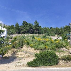 900 m2 zemljiste kraj Omiša - neometan pogled na more, ubrzo građevinska