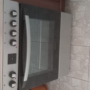 Prodajem elektricnu pecnicu u dobrom stanju jako malo koristena