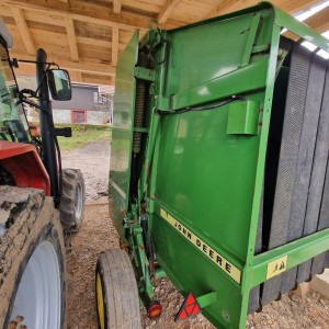 Rolo balirka John Deere 550