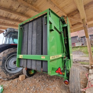 Rolo balirka John Deere 550