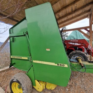 Rolo balirka John Deere 550