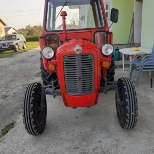Imt 539 1989 g reg 5/2024 sa kabinom Hitno 1800eura  Kontakt:0997501017