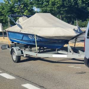 Gliser Titel F450 sa Yamaha motorom 100ks + prikolica Torbarina