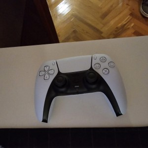 PS5 i DUALSENSE controller- nov - jedva korišten