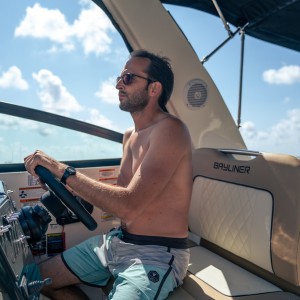 BAYLINER CIERA 8 NOVO PLOVILO SA KABINOM MOTOR MERCRUISER 250MPI