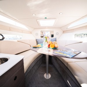 BAYLINER CIERA 8 NOVO PLOVILO SA KABINOM MOTOR MERCRUISER 250MPI