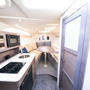 BAYLINER CIERA 8 NOVO PLOVILO SA KABINOM MOTOR MERCRUISER 250MPI