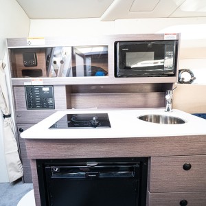 BAYLINER CIERA 8 NOVO PLOVILO SA KABINOM MOTOR MERCRUISER 250MPI