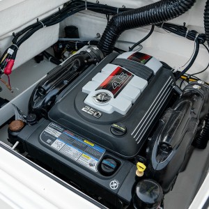 BAYLINER VR5 NOVO PLOVILO-GLISER BOWRIDER BEZ KABINE RASPRODAJA SA LAGERA-MERCRUISER MOTOR