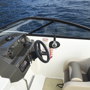BAYLINER VR5OCU CUDDY NOVI GLISER SA KABINOM SA LAGERA BEZ MOTORA