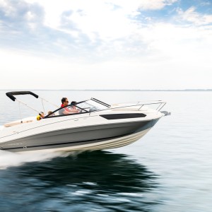 BAYLINER VR5OCU CUDDY NOVI GLISER SA KABINOM SA LAGERA BEZ MOTORA