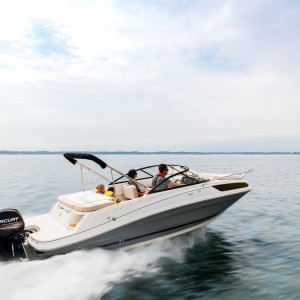 BAYLINER VR5OCU CUDDY NOVI GLISER SA KABINOM SA LAGERA BEZ MOTORA