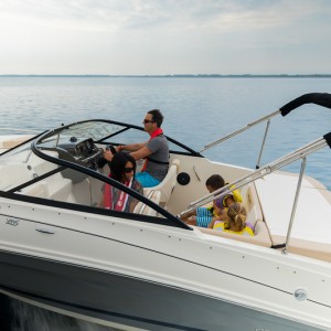 BAYLINER VR5OCU CUDDY NOVI GLISER SA KABINOM SA LAGERA BEZ MOTORA