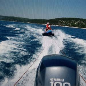 Gliser Titel F450 sa Yamaha motorom 100ks + prikolica Torbarina