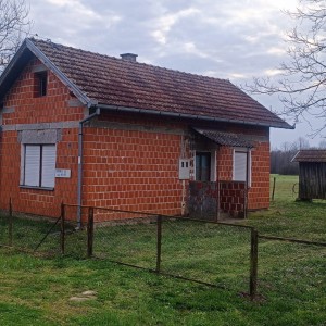 Kuća sa velikom okućnicom