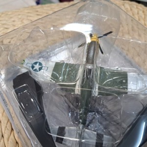 Metalni gotovi model maketa avion P-51 Mustang Diecast 1/72 1:72